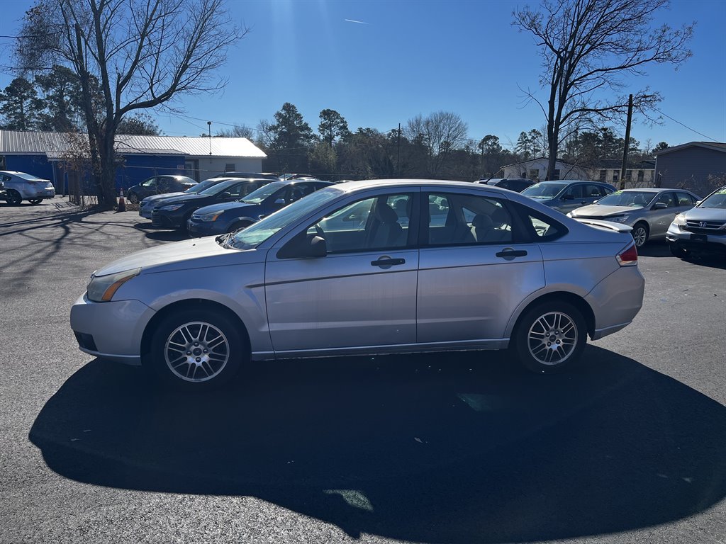 2011 Ford Focus SE's photo